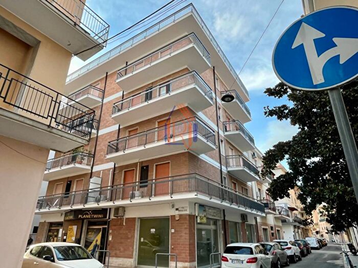Appartamento trilocale in affitto in Via Giuseppe Galliano, Soverato Marina, Soverato
