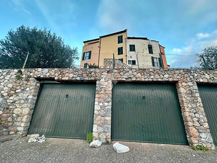 Appartamento quadrilocale in vendita in Via Giuseppe Agnese, Calice Ligure