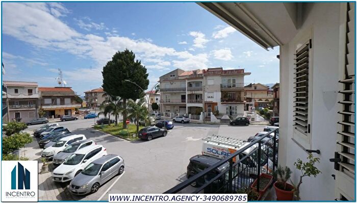 Appartamento con 6 locali in vendita in Piazza Nicolò Pandolfo, Pace Del Mela