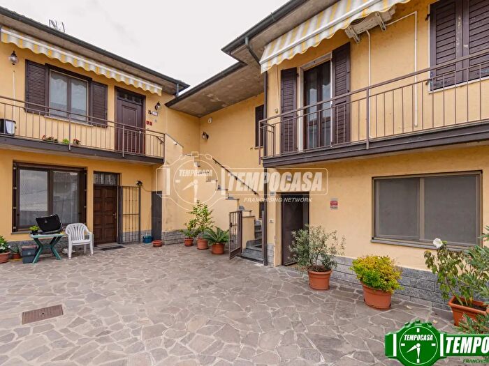 Appartamento trilocale in vendita in Via Roma, Magherno