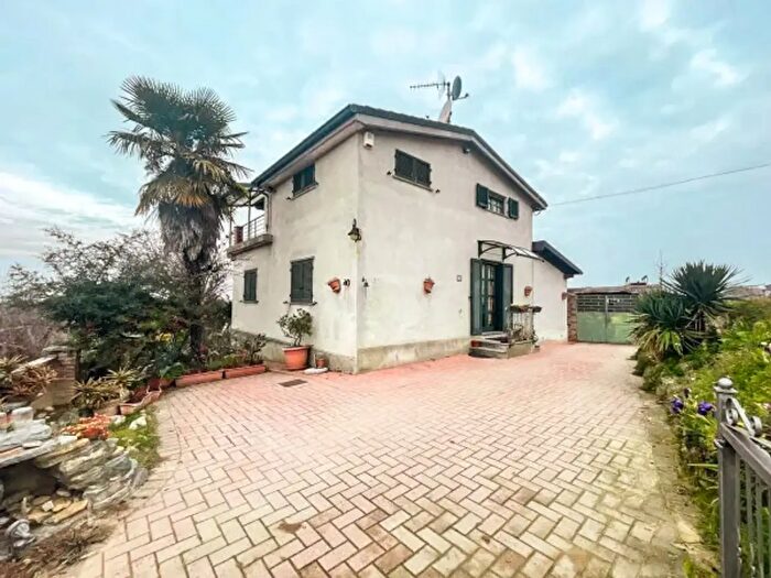 Casa con 6 locali in vendita in Via Piave, Cisterna DAsti