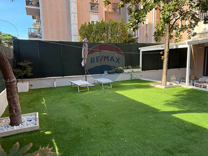 Appartamento quadrilocale in vendita in Via Adolfo Ravà, Roma