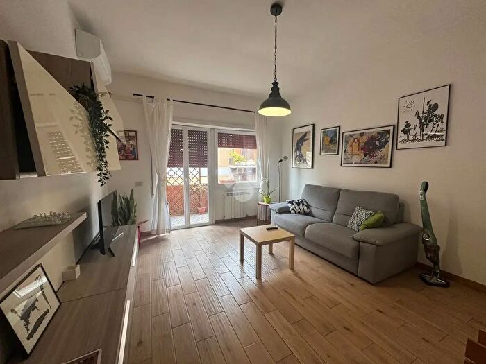 Appartamento bilocale in affitto in Via Renato Simoni, Roma