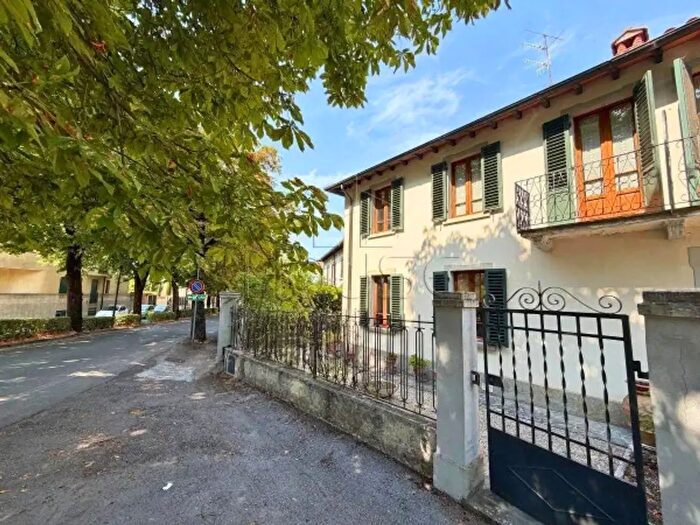 Casa con 6 locali in vendita in Viale Eduino Francini, Sansepolcro