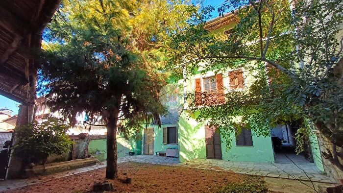 Casa con 6 locali in vendita in Vicolo Porcellana, Caravino