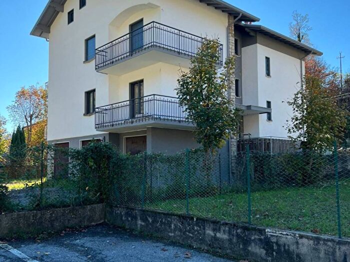 Appartamento trilocale in affitto in Viale Giuseppe Verdi, Centro, Carenno