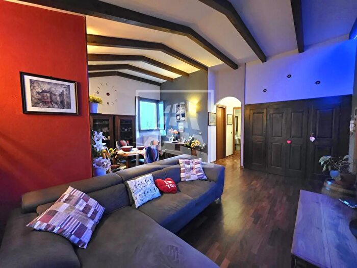 Appartamento trilocale in vendita in Via Quattro Novembre, Carpineti