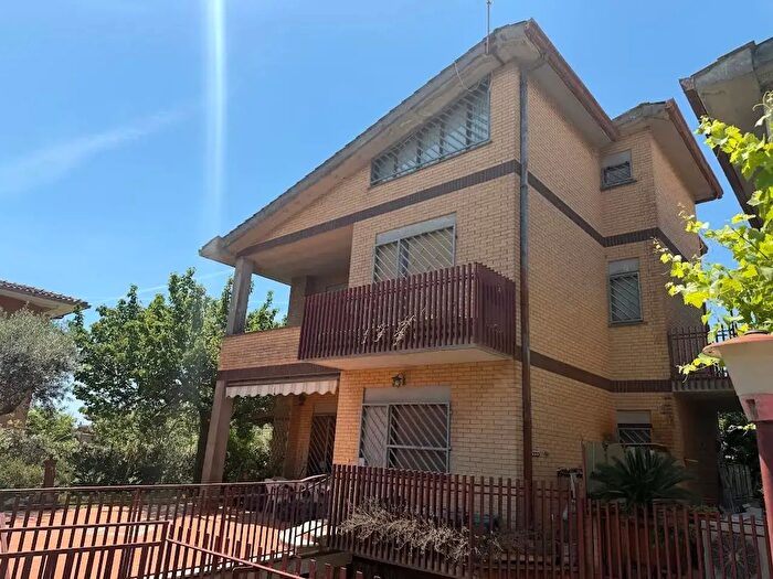 Casa con 5 locali in vendita in Viale Umberto Giordano, Cerveteri