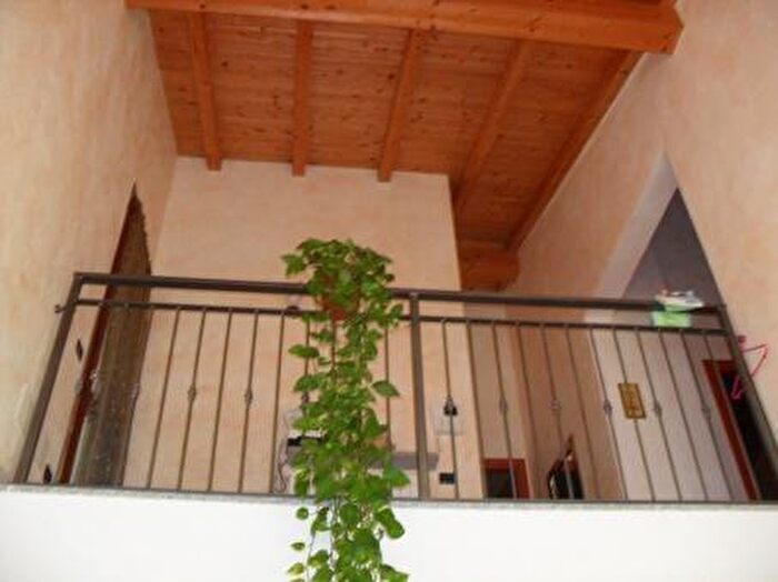 Casa con 8 locali in vendita in Stradella