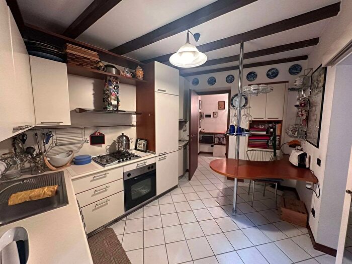 Appartamento bilocale in vendita in Piazza Castello, Erba