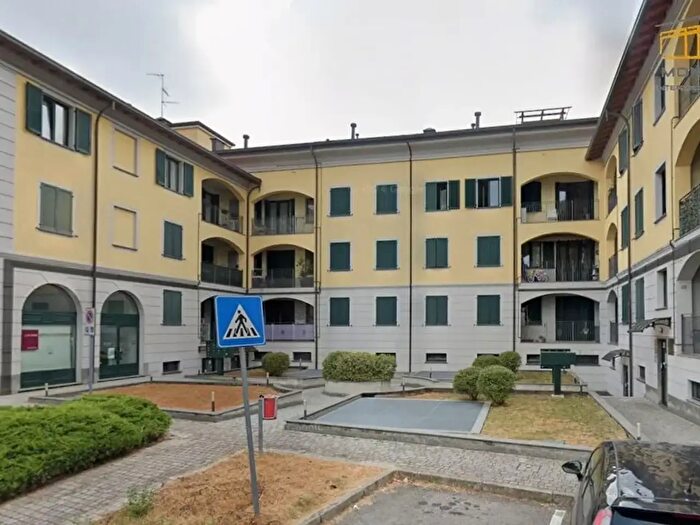 Appartamento trilocale in vendita in Via Roma, Lazzate