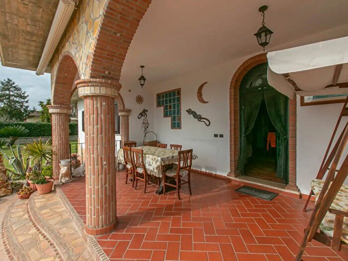Casa quadrilocale in vendita in Via Stromboli, Aprilia