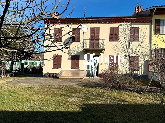 Casa con 5 locali in vendita in Frazione Accorneri Valle, Viarigi