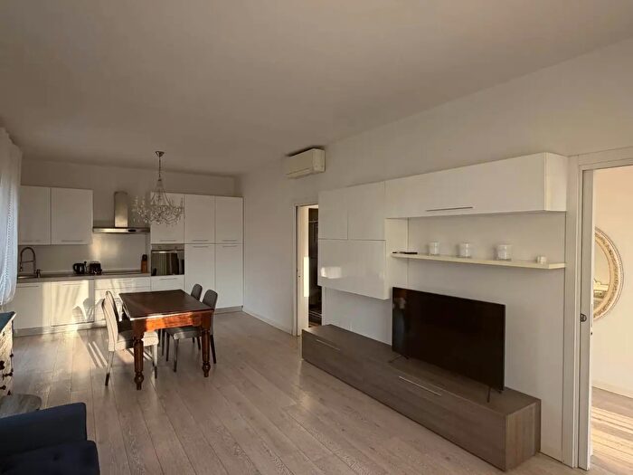 Appartamento quadrilocale in affitto in Desenzano Del Garda