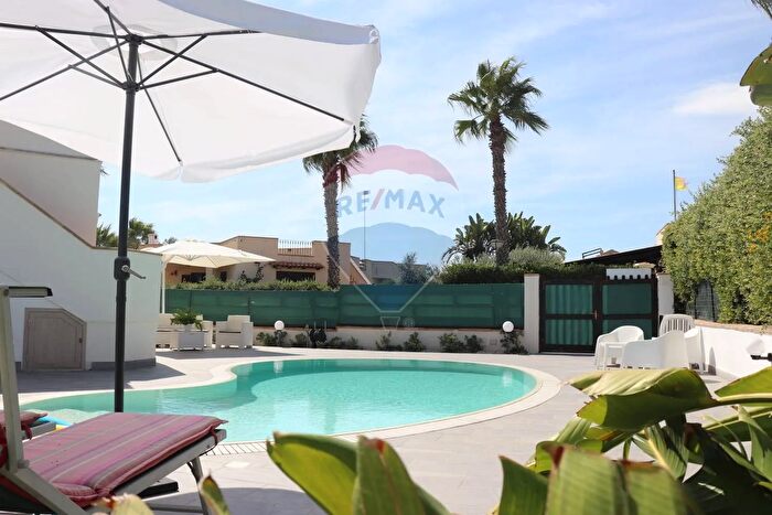 Casa con 6 locali in vendita in Campobello Di Mazara