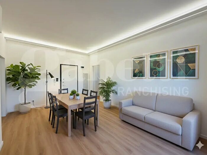 Appartamento trilocale in vendita in Via Melozzo da Forlì, Bologna