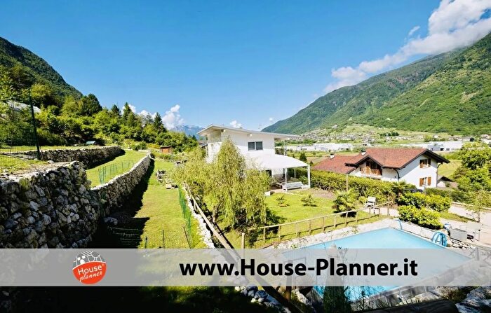 Casa con 6 locali in vendita in Via Dallapiccola, Novaledo