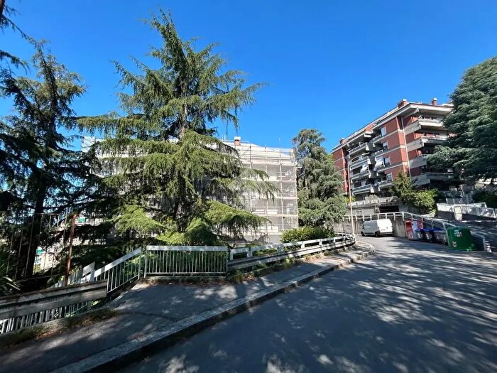 Appartamento con 5 locali in vendita in Via Rollino, Genova