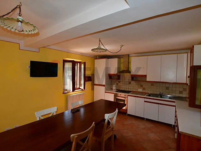 Casa con 6 locali in affitto in Coreglia Antelminelli