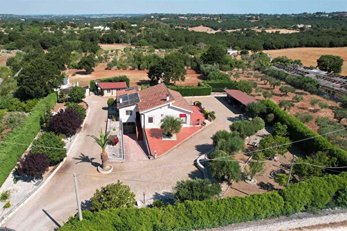 Casa con 7 locali in vendita in Strada Comunale La Mendola II, Noci
