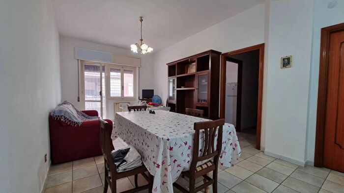 Appartamento trilocale in vendita in Via La Spezia, Pomezia