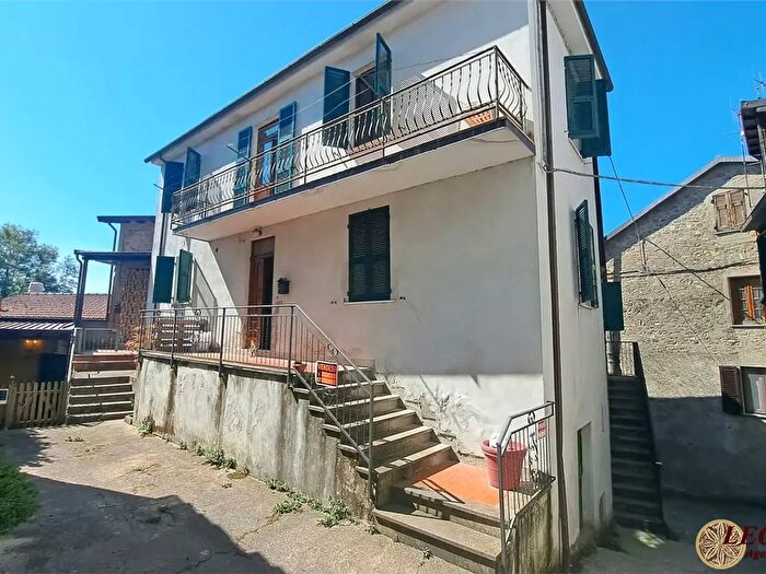 Casa con 6 locali in vendita in Via Carrà, Filattiera