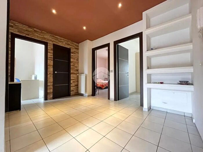 Appartamento trilocale in vendita in Via delle Cave, Roma