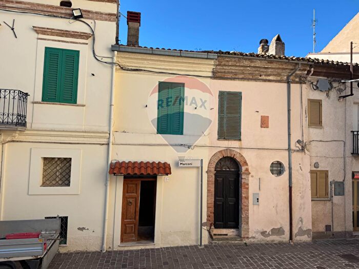 Casa quadrilocale in vendita in Piazza Marconi, Castel Frentano