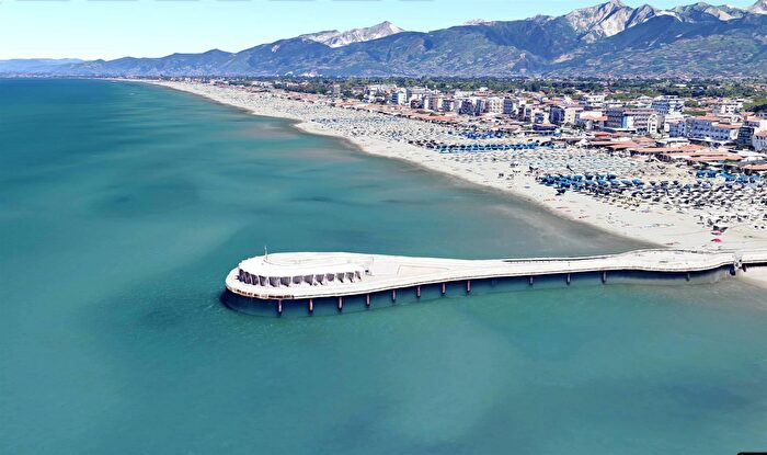 Appartamento quadrilocale in vendita in Camaiore