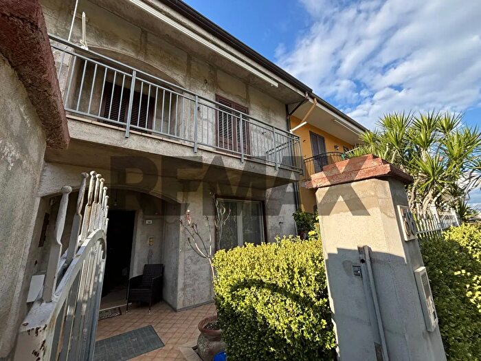 Casa quadrilocale in vendita in Acquedolci