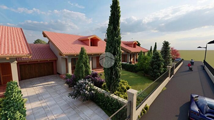 Casa con 7 locali in vendita in Frazione Molini, Trinita