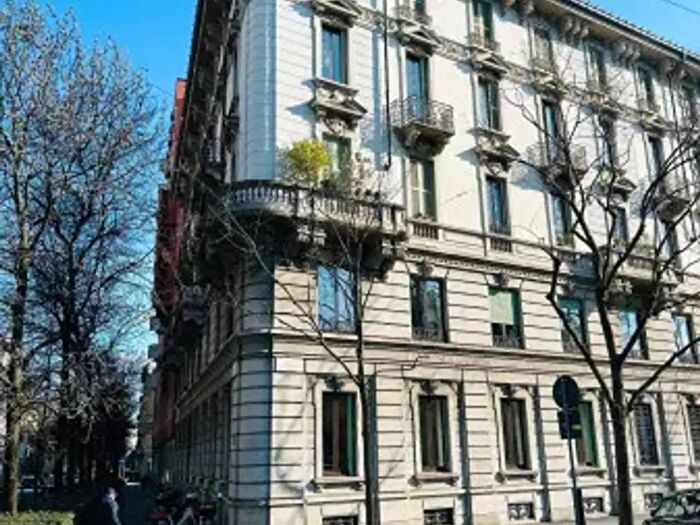 Appartamento trilocale in affitto in Via Alberto da Giussano, Milano