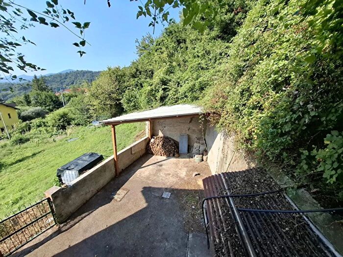 Casa con 6 locali in vendita in Via col di Lana, Mignanego