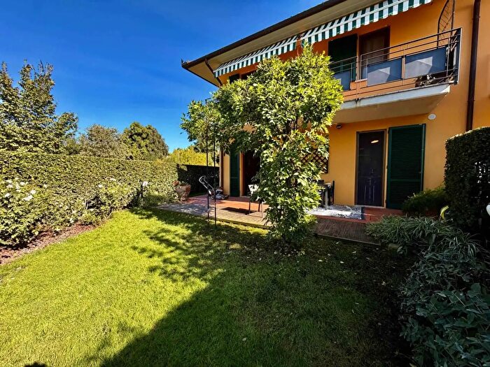 Casa con 5 locali in vendita in Pistoia