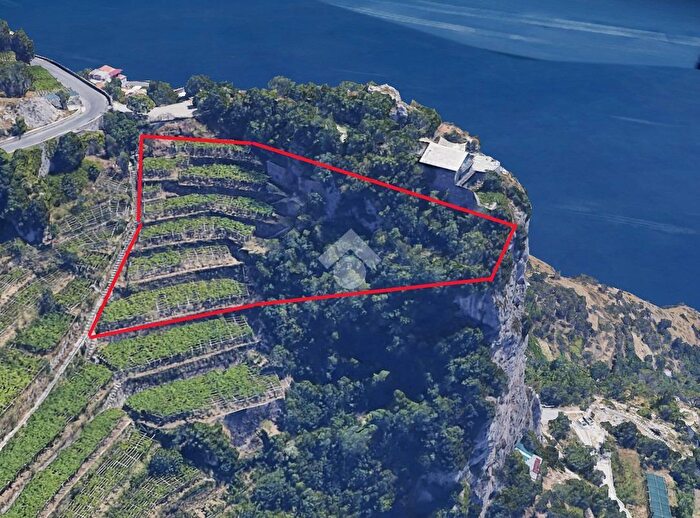 Casa bilocale in vendita in Via Pizzocorvo, Furore