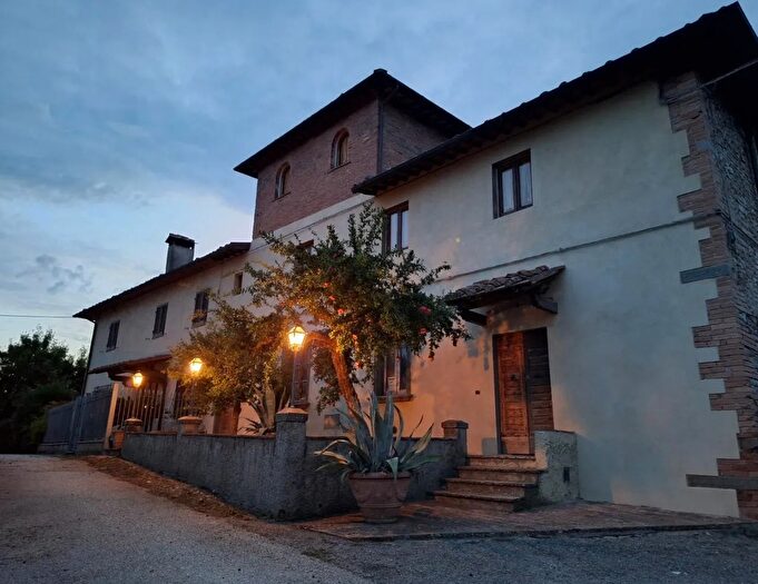 Casa con 15 locali in vendita in Via Tortori, Montespertoli