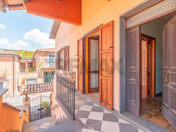 Casa quadrilocale in vendita in Via Roma, Ischia Di Castro