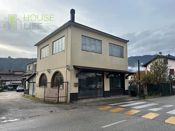 Casa quadrilocale in vendita in Via Galileo Galilei, Torrebelvicino