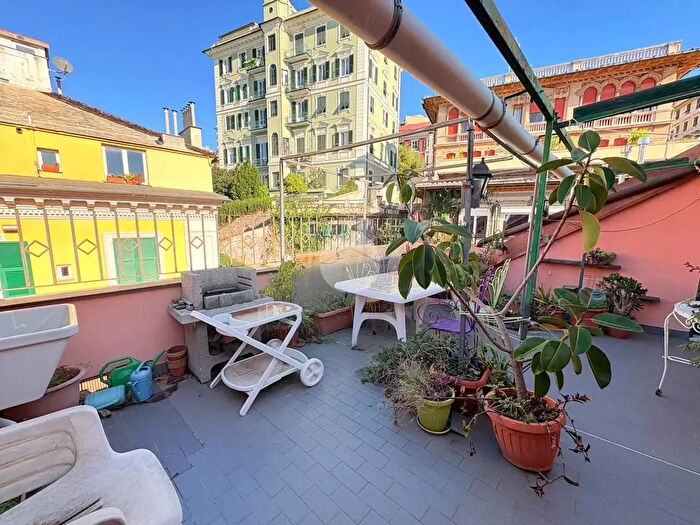 Appartamento con 5 locali in vendita in Via Caffaro, Genova