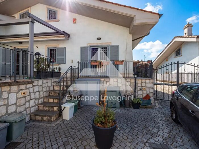 Casa quadrilocale in vendita in Via di Muro Bianco, Albano Laziale
