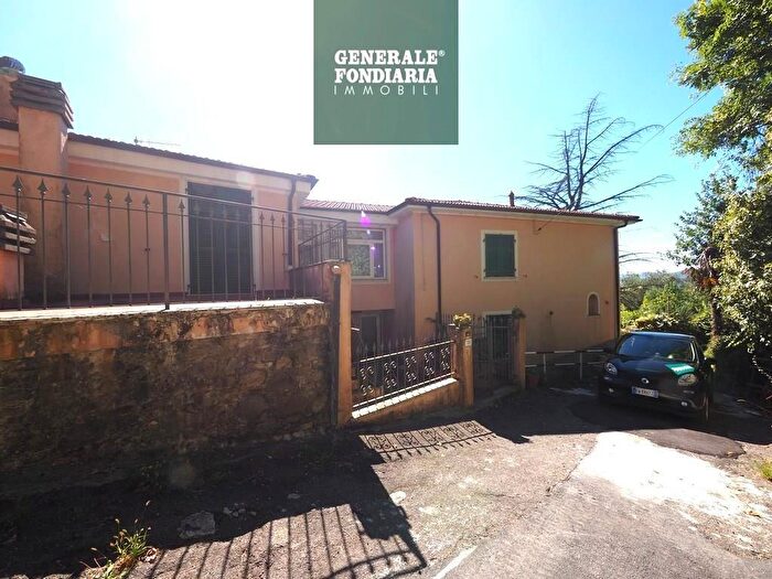 Casa con 6 locali in vendita in Podenzana