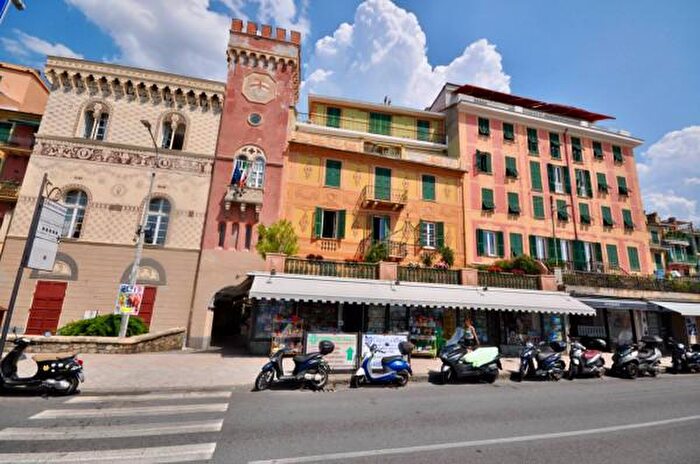 Appartamento quadrilocale in vendita in Corso Giacomo Matteotti, Varazze