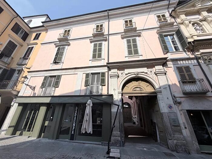 Appartamento con 7 locali in vendita in Via Lanza, Casale Monferrato
