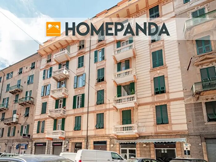 Appartamento con 6 locali in vendita in Via Bartolomeo Guidobono, Savona