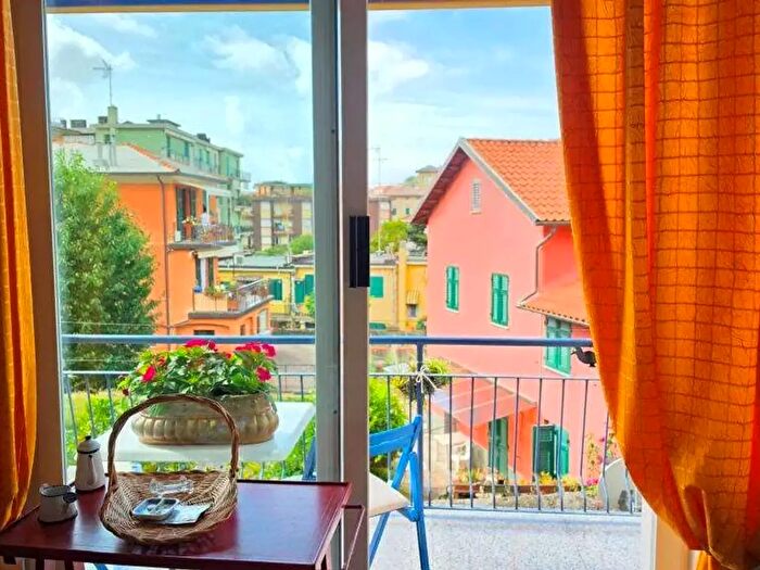 Appartamento trilocale in vendita in Via Manni, Arenzano