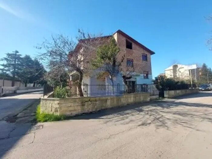 Casa con 6 locali in vendita in Via Giulio Sigismondi, Lanciano