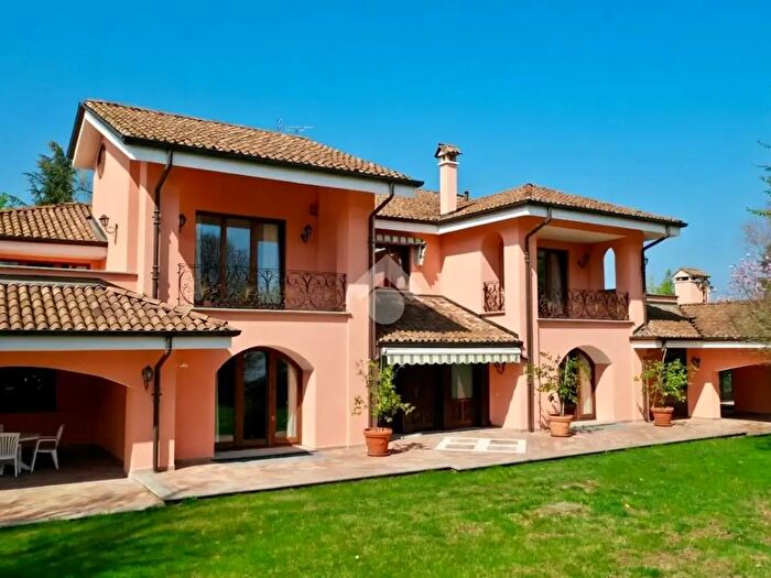 Casa con 10 locali in vendita in Via Milano, Tronzano Vercellese
