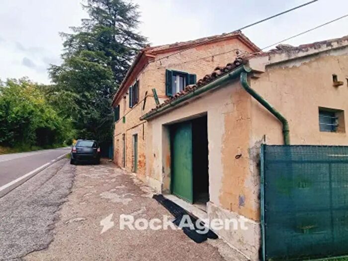 Casa con 6 locali in vendita in Frazione Montale, Arcevia
