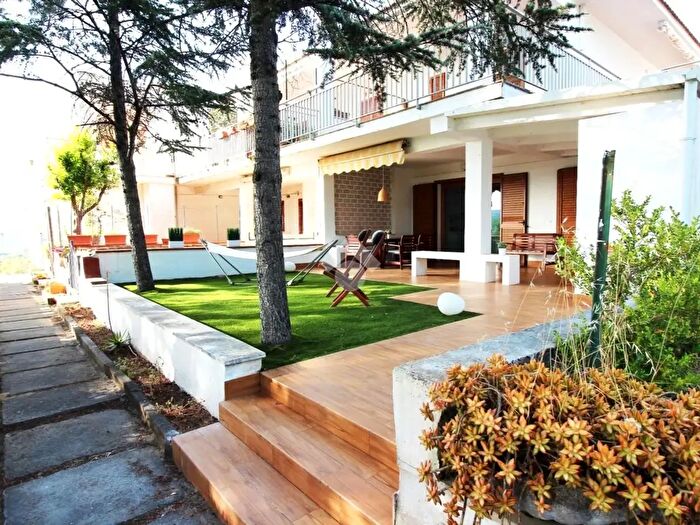 Casa quadrilocale in vendita in Via Isca, Centola