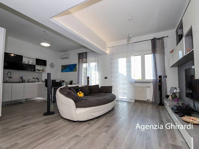 Appartamento trilocale in affitto in Via Lodovico Calda, Sestri Ponente, Genova